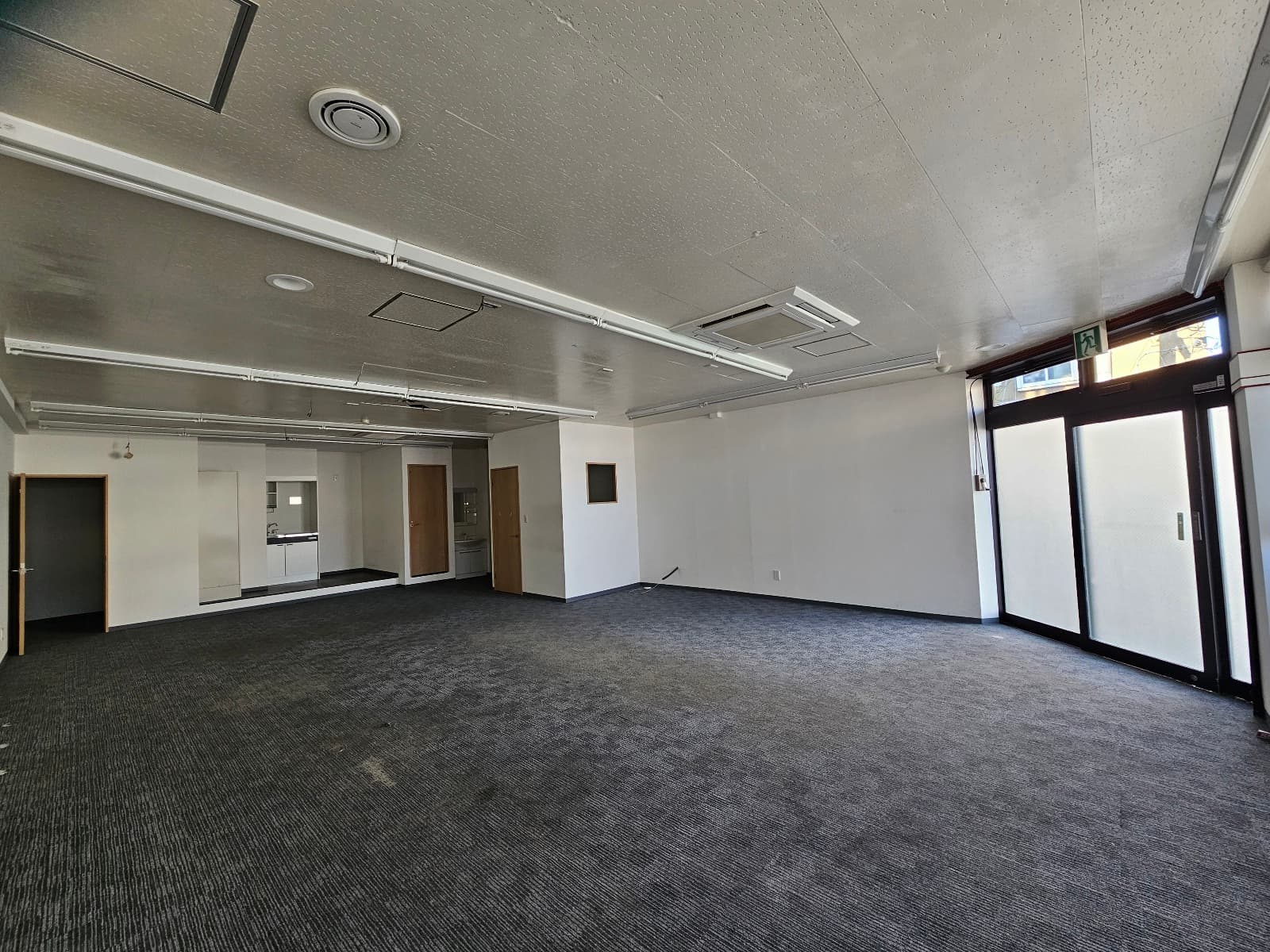 桜ヶ丘マルシェ_1階_101031