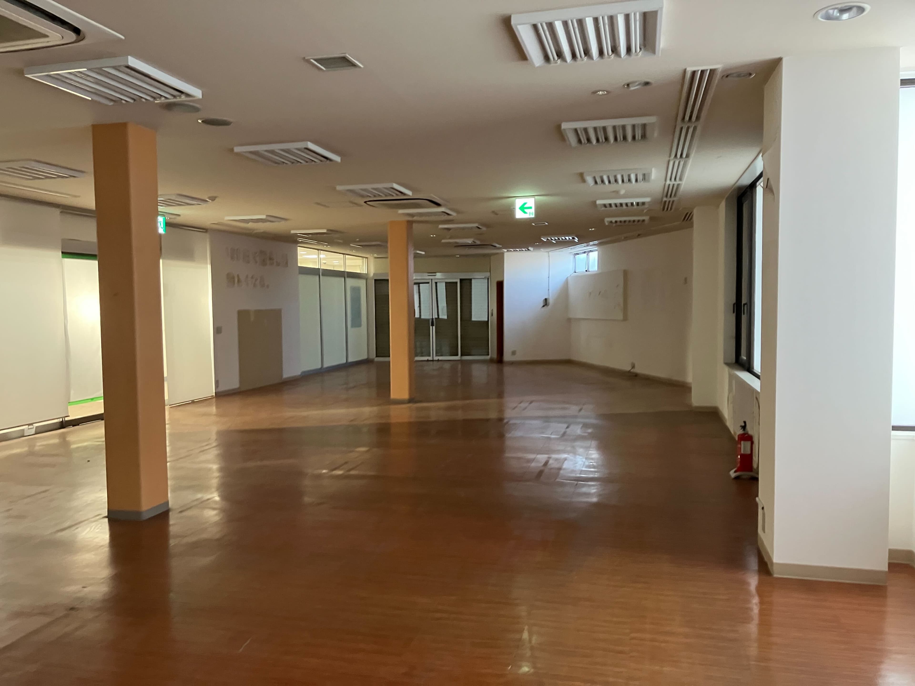 東海大学前マルシェ_2階1