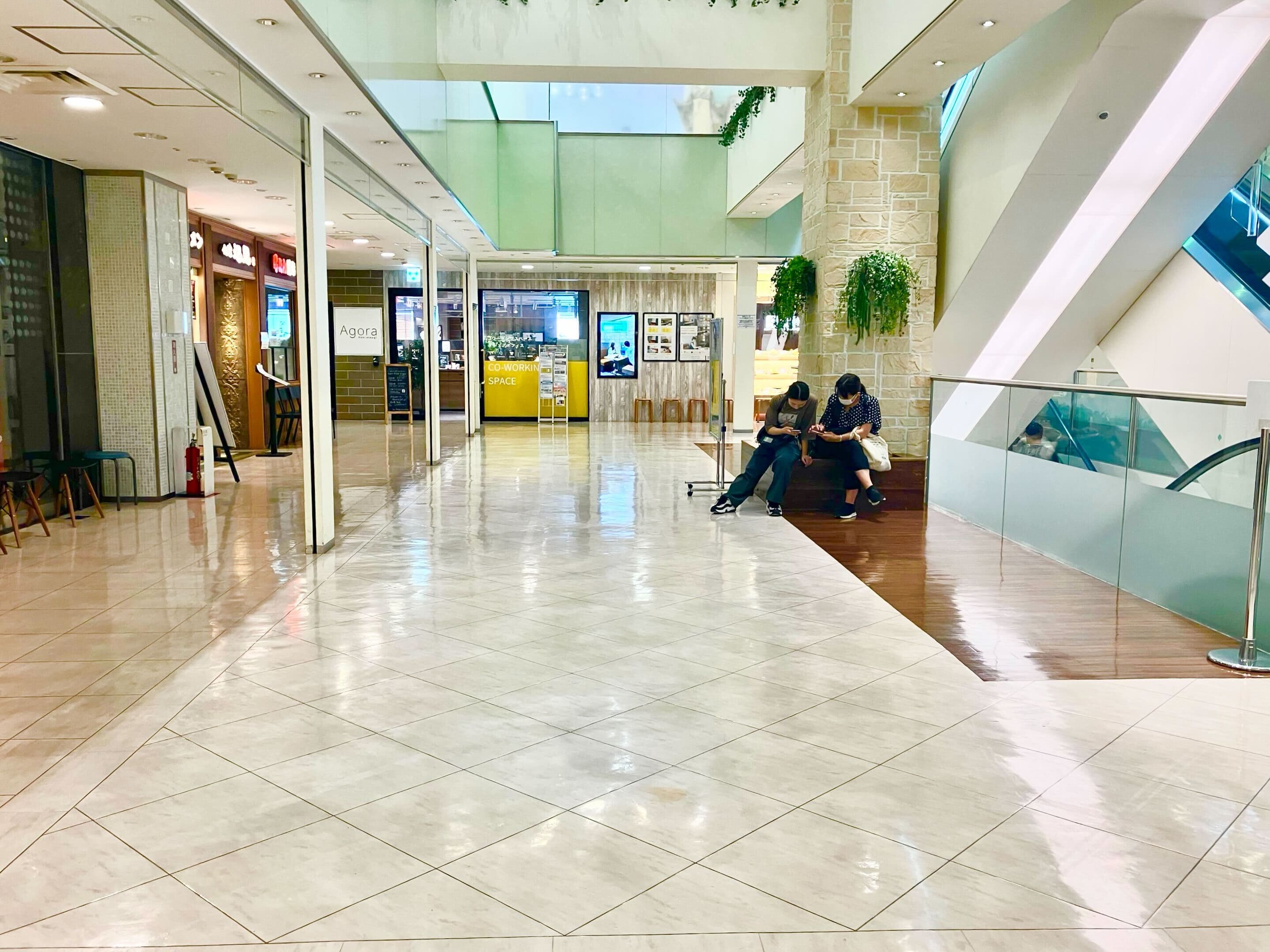 本厚木ミロード①6F エスカレーター横