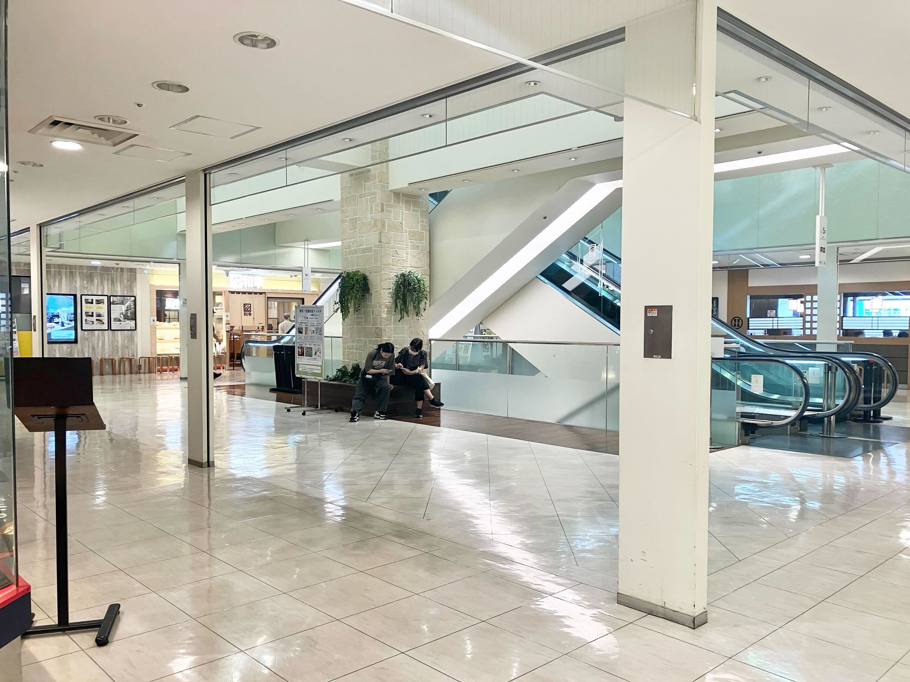 本厚木ミロード①6F エスカレーター横2