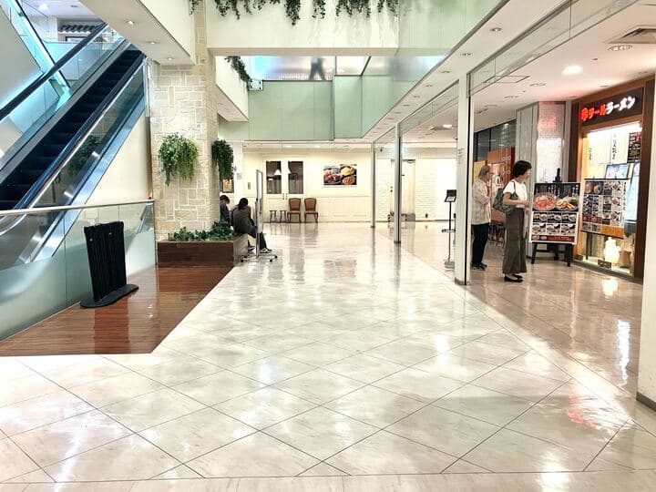 本厚木ミロード①6F エスカレーター横1