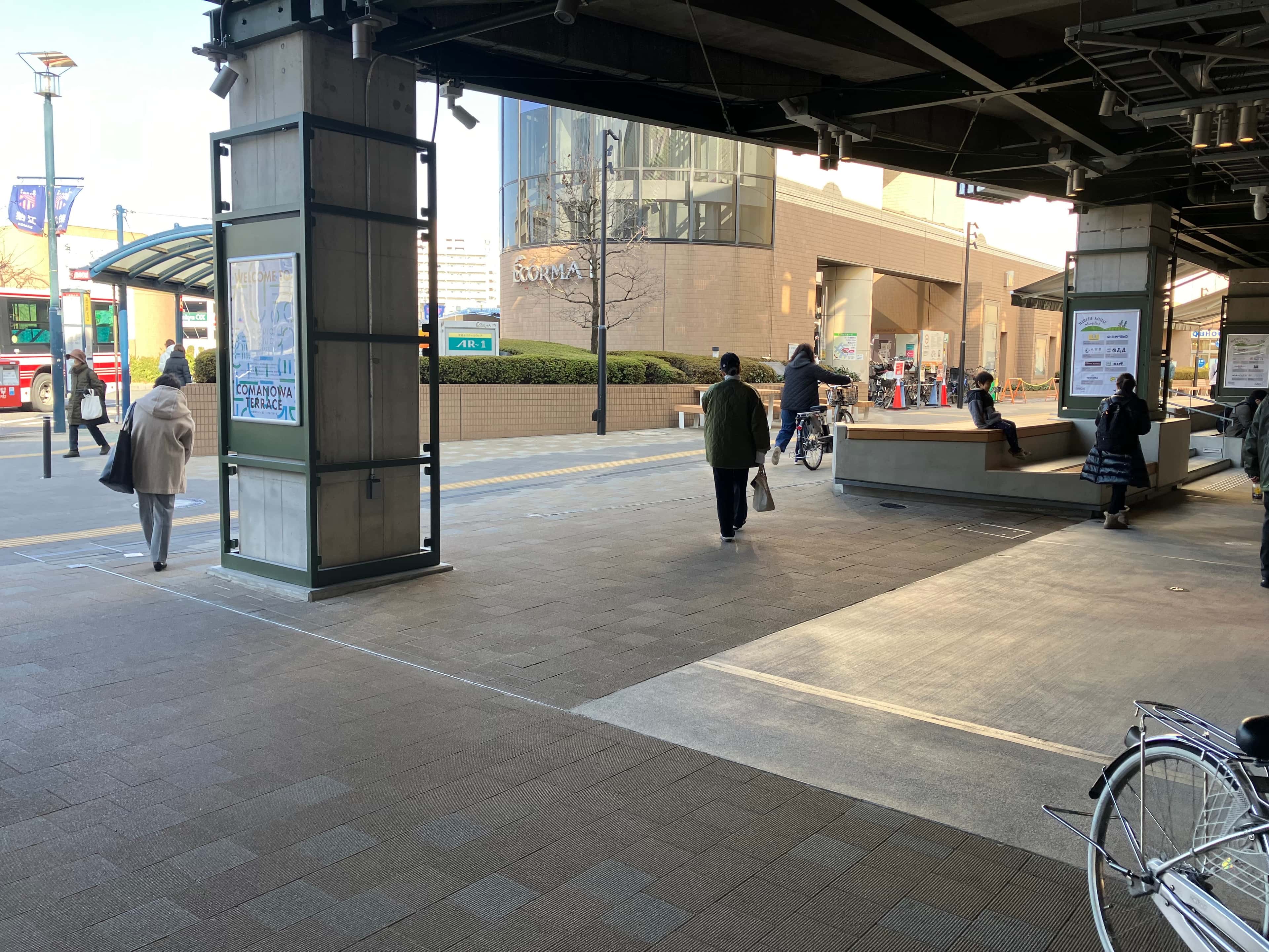 狛江マルシェ入口横