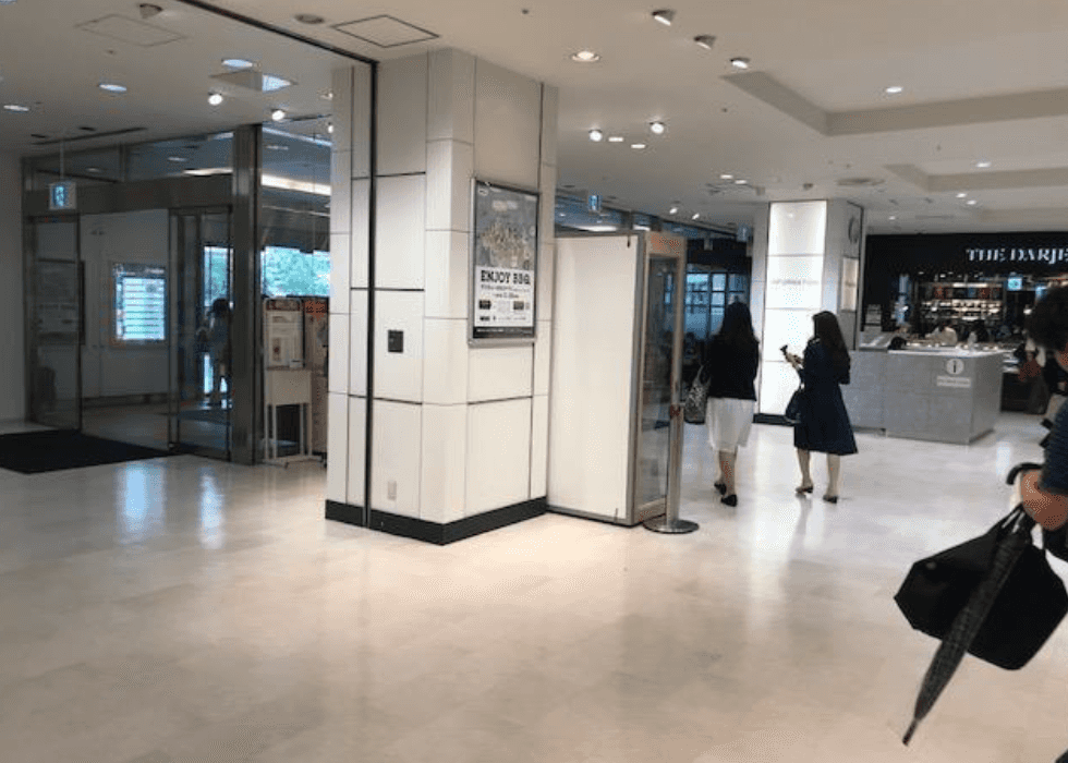 新百合ケ丘エルミロード1階柱周り