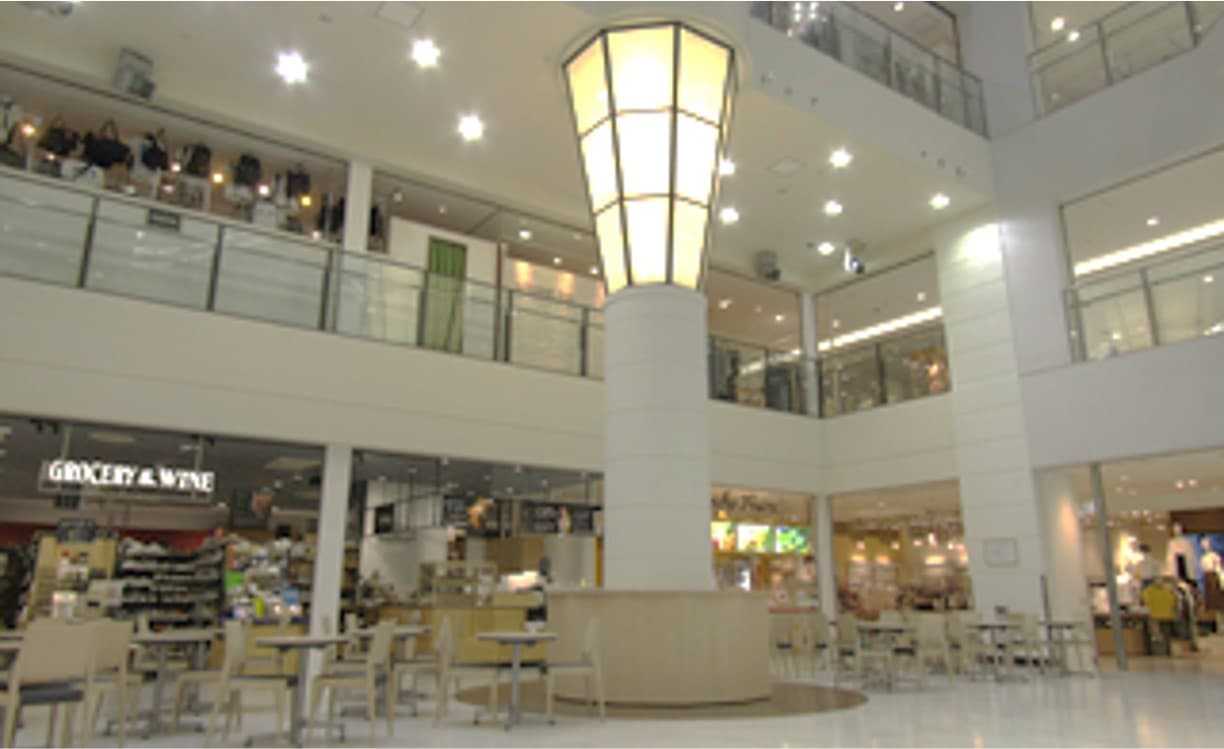 新百合ケ丘エルミロード1階吹き抜けAB