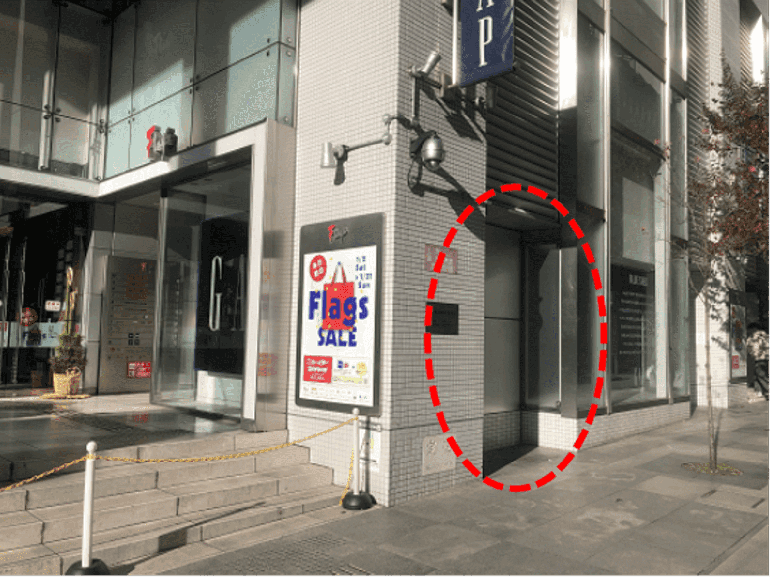 フラッグス1階エントランス横