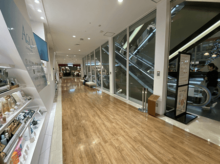 相模大野ステーションスクエアB館4階エスカレーター横