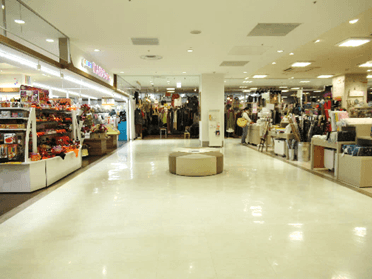 相模大野ステーションスクエアA館7階ダイソー前