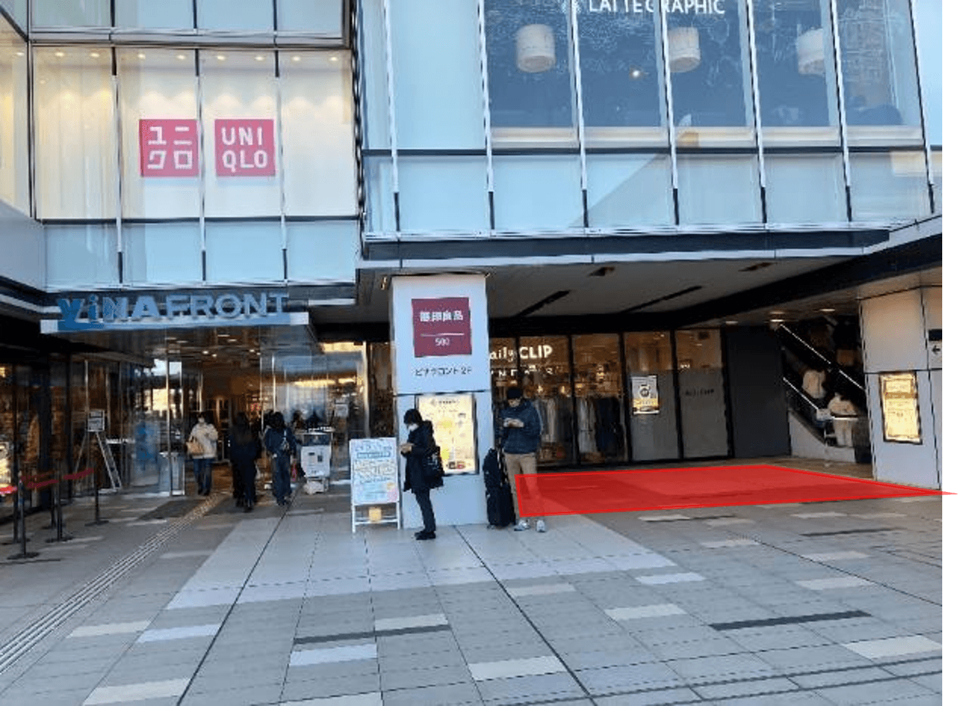 ビナフロント2階入口横